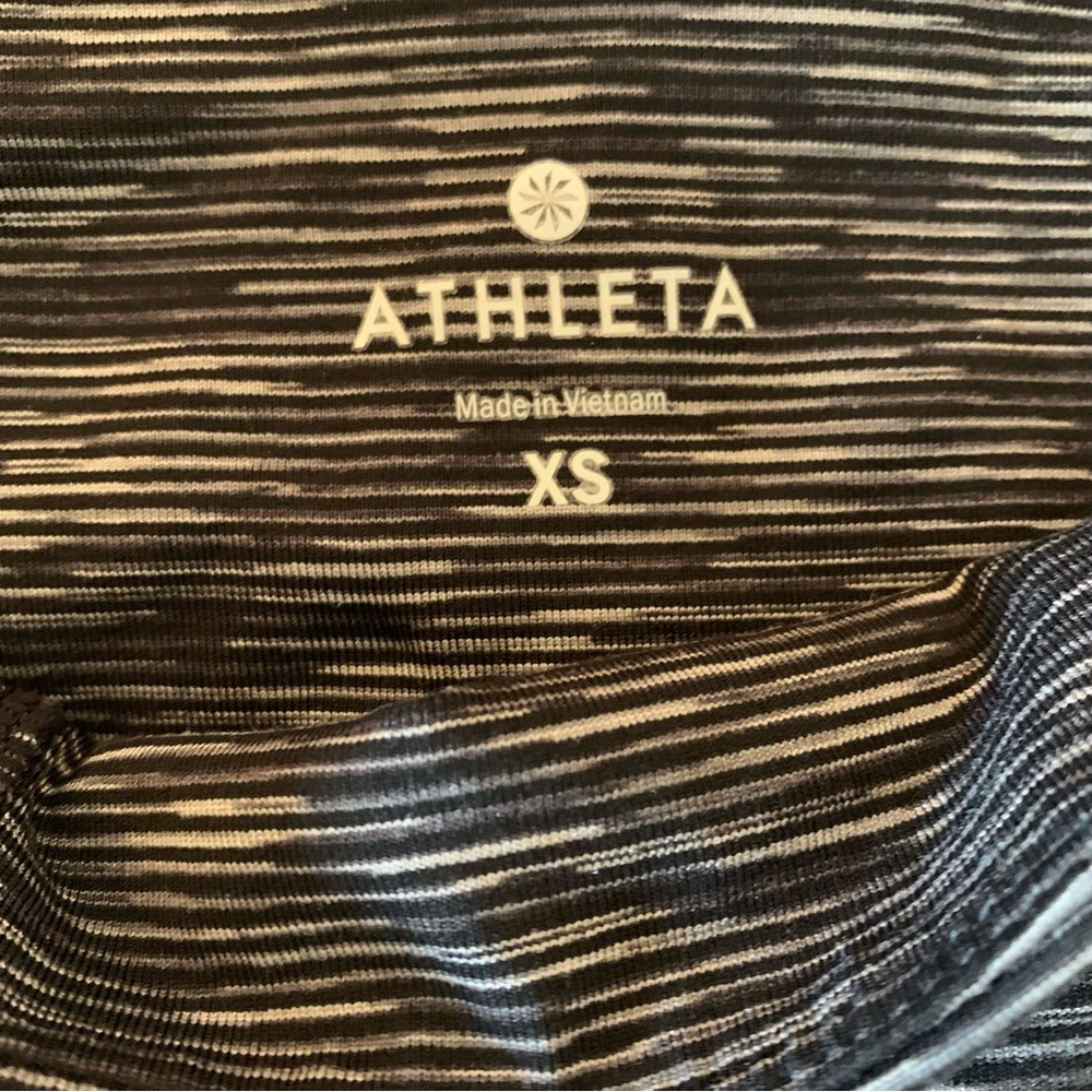 Athleta Mesh Panel Capri Leggings Size XS - Picture 5 of 8